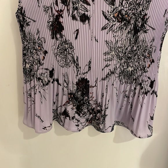 Aritzia Babaton floral pleated blouse in a size XXS - Picture 3 of 4